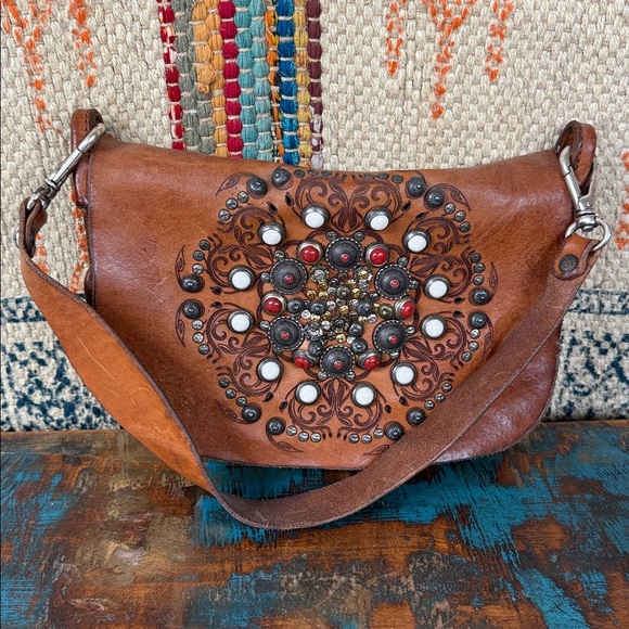 Campomaggi “Siena Pochette Bag” in studded embossed cognac leather. New with tag - Picture 2 of 11